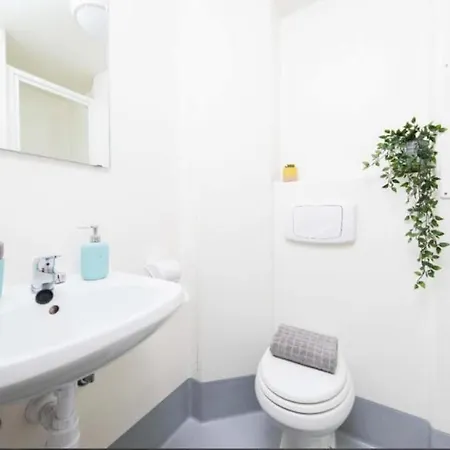 Pleasant Rooms For Students Only, Leeds - Sk Гостевой дом
